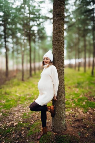 séance grossesse en exterieur dans le Pilat près de Lyon et Vienne 